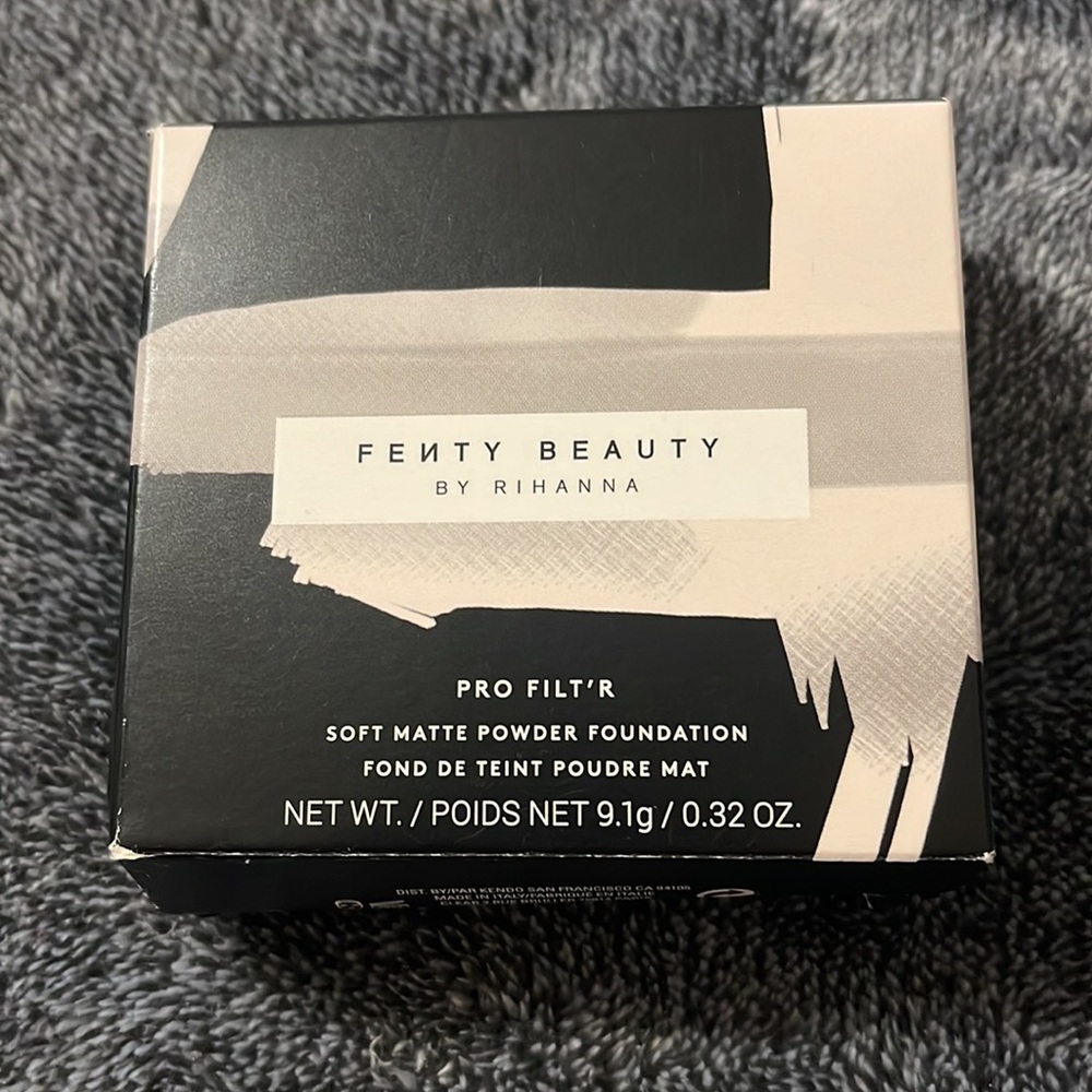 Fenty 250 Pro Filt’r Soft Matte Longwear Powder Foundation - Picture 2 of 6